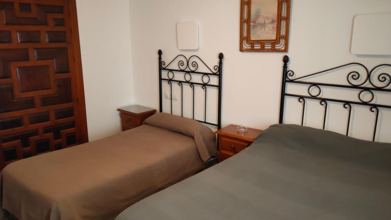 Hostal Colon Antequera Bagian luar foto