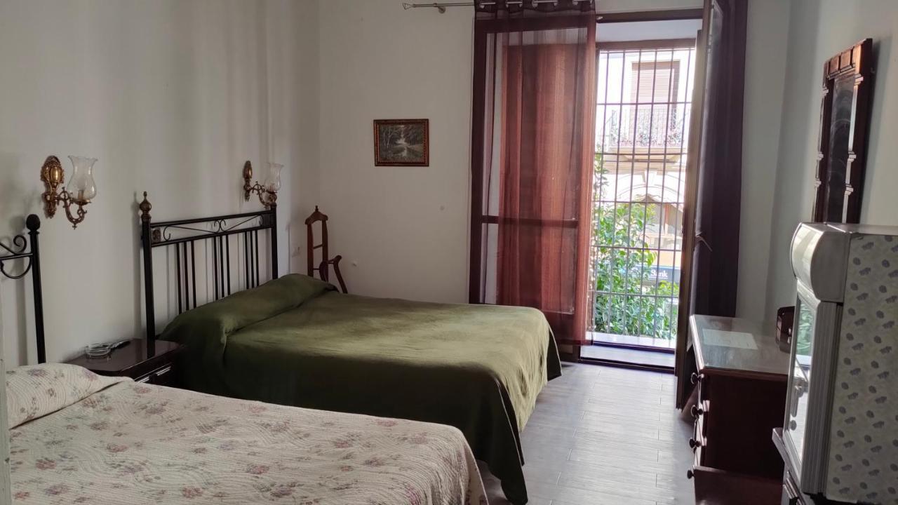 Hostal Colon Antequera Bagian luar foto